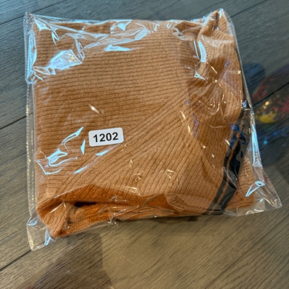 NEW Set Victorias Secret Luxury Butterscotch Cashmere Short Sweater 31202 - Picture 12 of 12